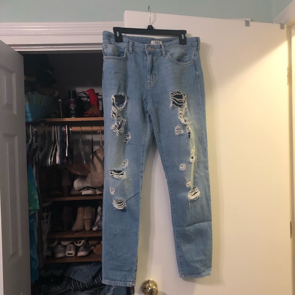 Mom jeans distressed